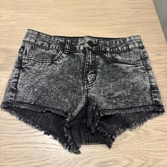 H&M Black Wash Jean Shorts Size 2 - Picture 1 of 3